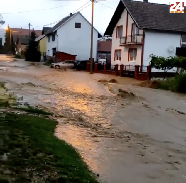 VIDEO Poplave i blatne bujice stvorile kaos kod Požege