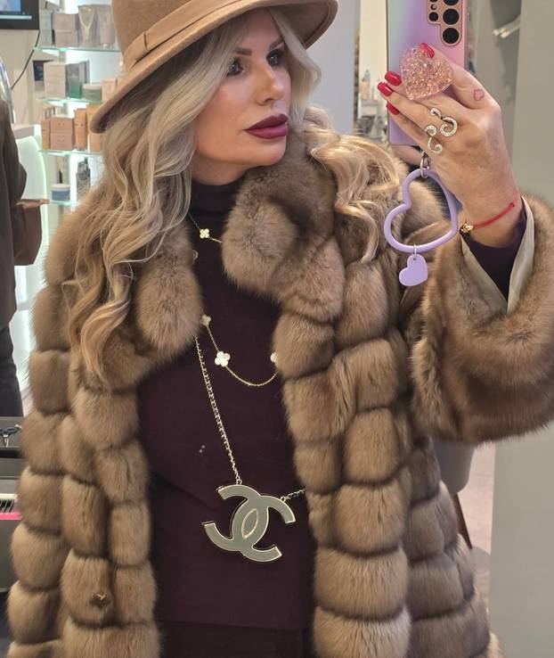 Gazdina kći ističe bujne usne, a ovako se mijenjala kroz godine