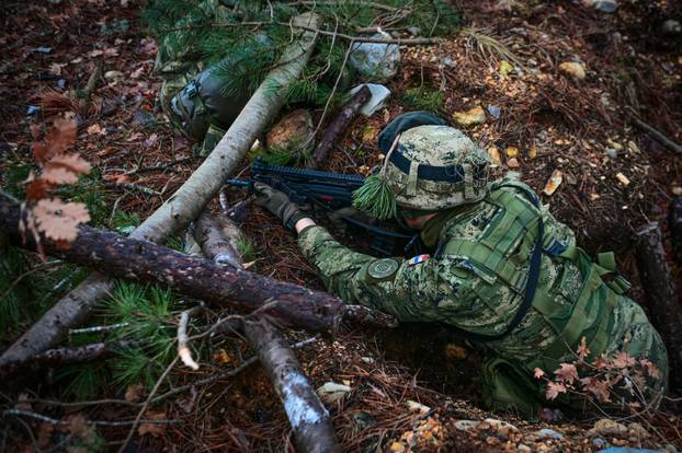 FOTO Vojni kadeti u akciji. Ovo su kadrovi sa zimskih kampova: 'Motivirani su i željni rada...'