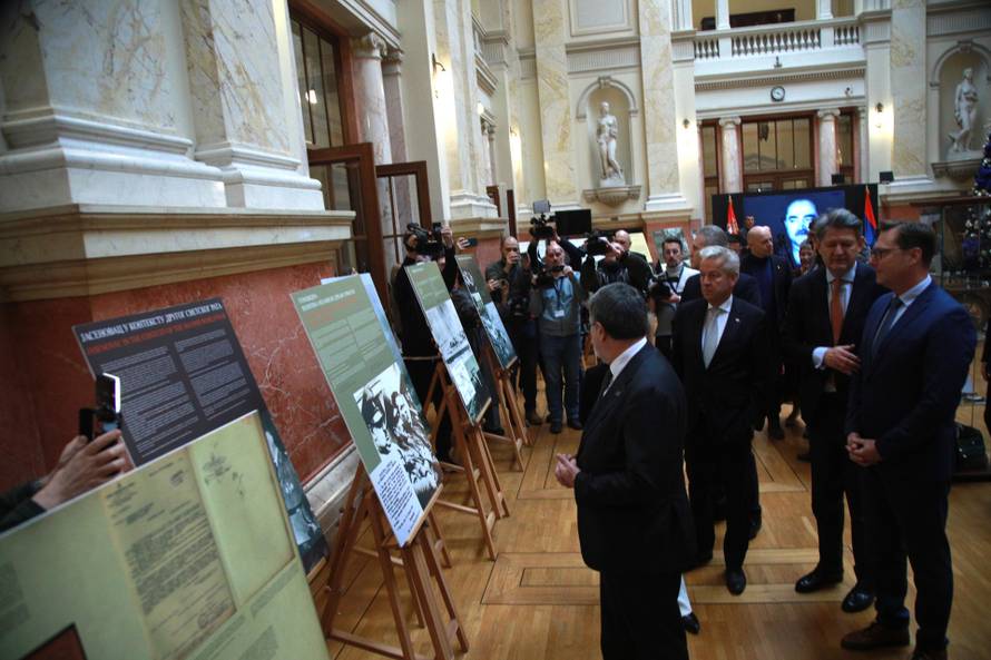 Beograd: Tonino Picula obišao  je izložbu "Jasenovac - trajna opomena" 