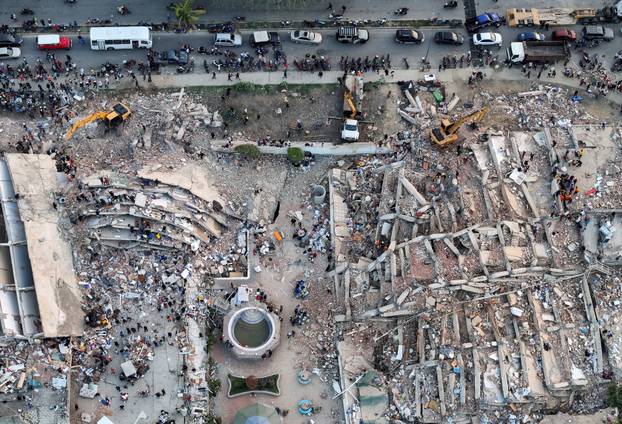 Aftermath of earthquakes in La Guaira