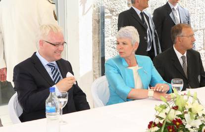 Josipović i Kosor po Sinju su zajedno šetali i ručali...