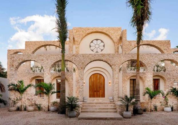 FOTO Dvorci diljem svijeta na prodaju! Neki imaju 200 soba, tamnice, jezera, šume i potoke