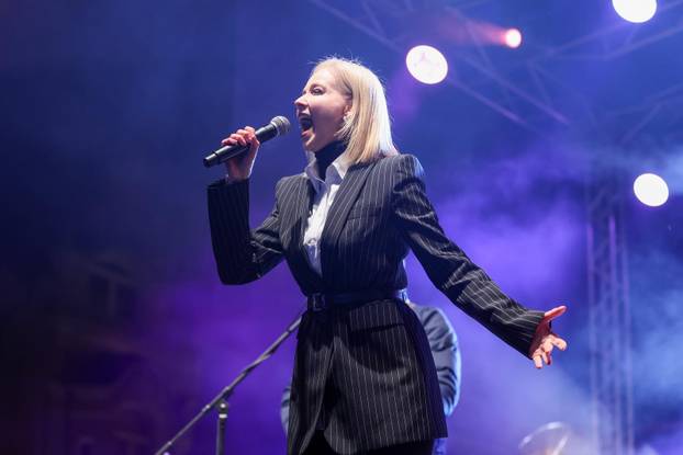 Samobor: Jelena Rozga zabavljala okupljene na Fašniku