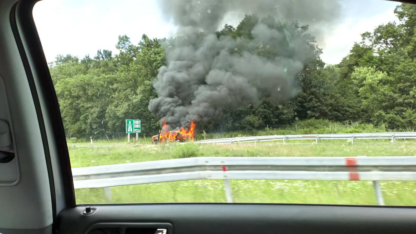 Buktinja na autocesti: Auto se zapalio kod čvora Ivanja Reka