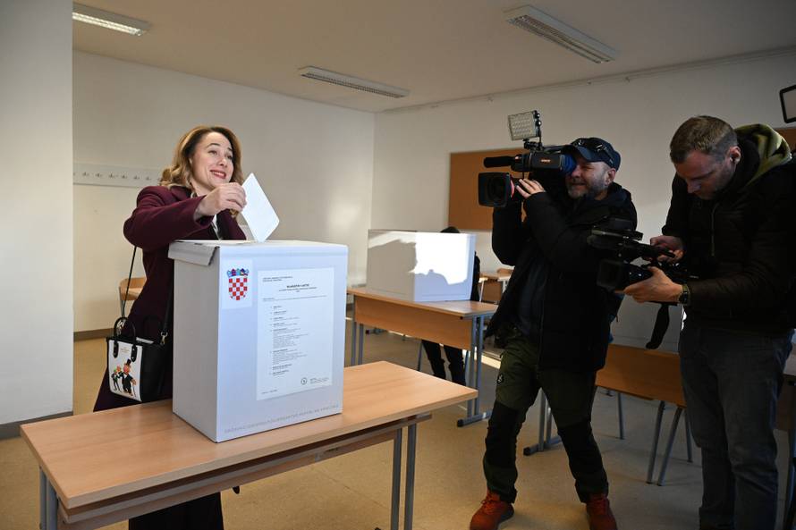 Zagreb: Predsjednička kandidatkinja Marija Selak Raspudić glasovala na predsjedničkim izborima