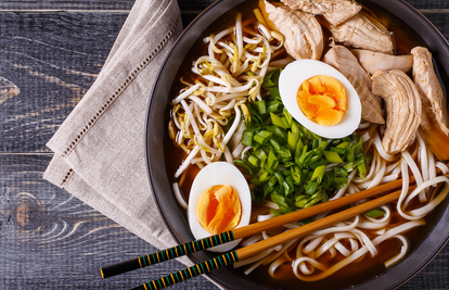 Evo što pokloniti osobi koja obožava azijsku kuhinju, finu klopu i umjetnost