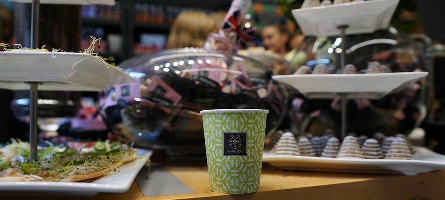 Poznate dame na predstavljanju Apivita Rose Pepper linije