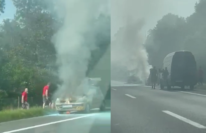 VIDEO Na A1 se zapalio auto, promet se odvija usporeno