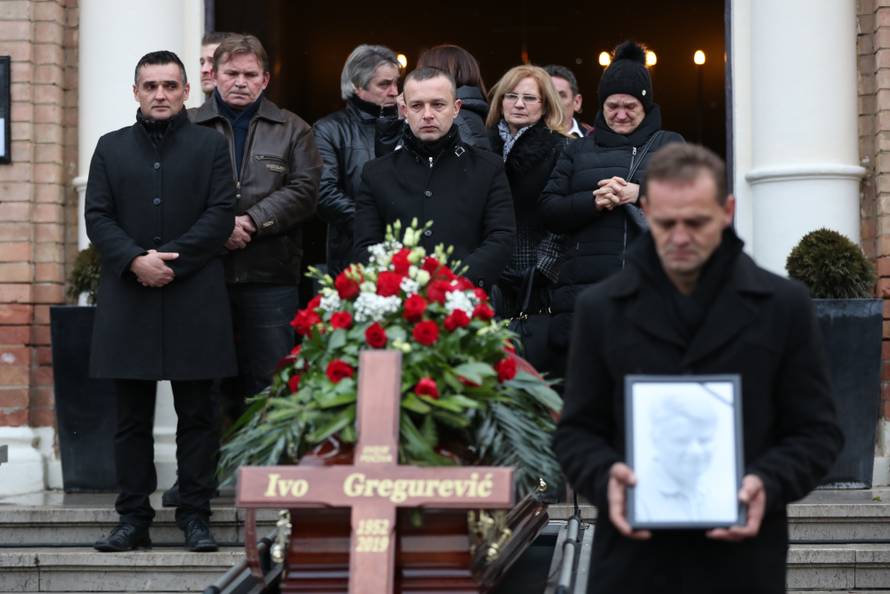 Oproštaj od oca uz tamburaše: Marko je jedva susprezao suze