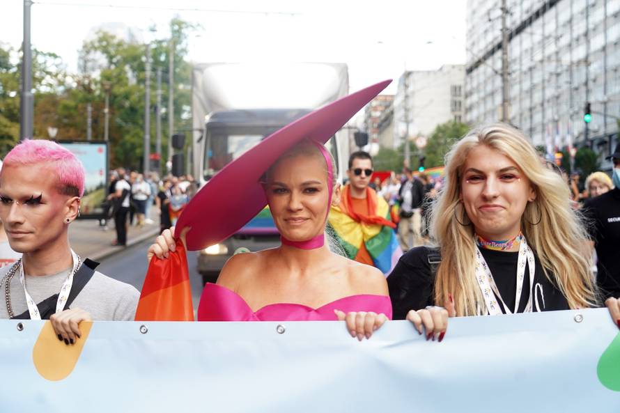 Nataša Bekvalac imala sudar, kamion naletio na njezin Audi