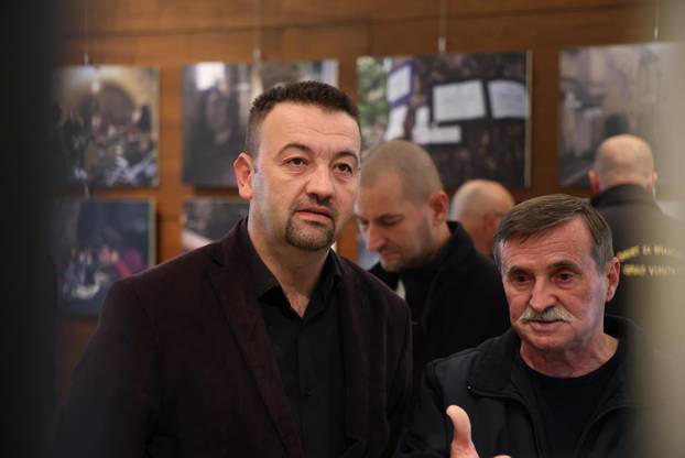 Vukovar: Otvorenje multimedijalne izložbe ratne fotografije "Vukovar 91"