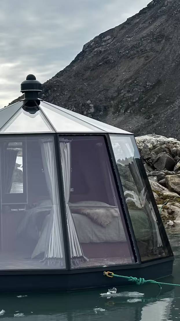 FOTO Ovo je prva plutajuća kućica za odmor na Grenlandu: Cijena noćenja će vas šokirati