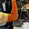 Boeing 737 u letu pogodio je “misteriozni objekt”. Pilot pokazao ozljede na rukama
