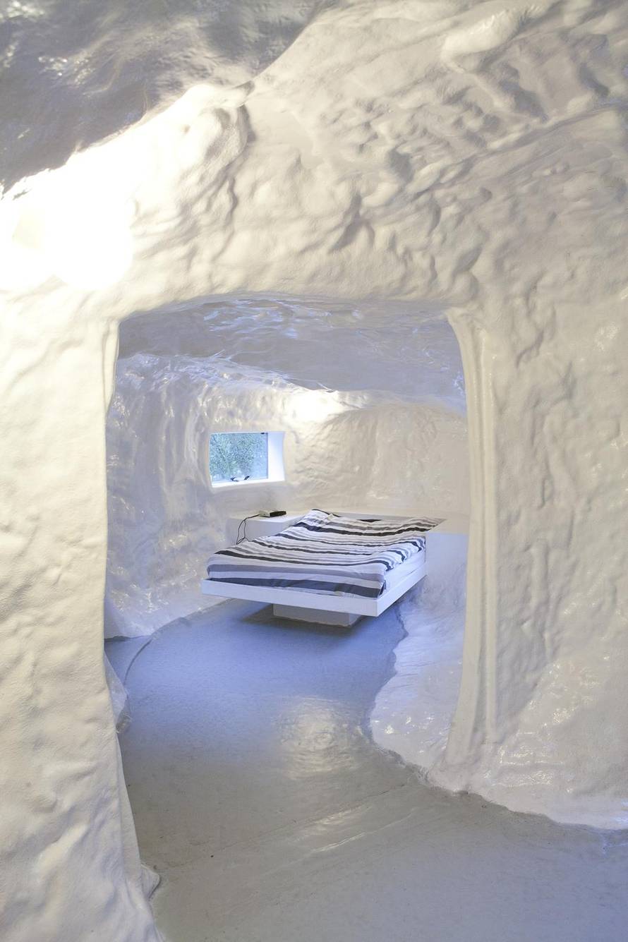 Krevet, grijanje i tuš: Hotel u obliku anusa ima sve što treba