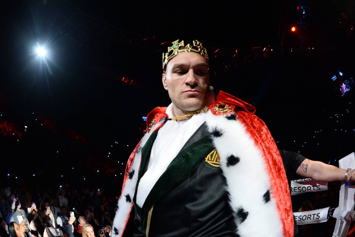 Tyson Fury U Ring Usao U Kraljevskoj Fotelji Unijele Ga Zene 24sata