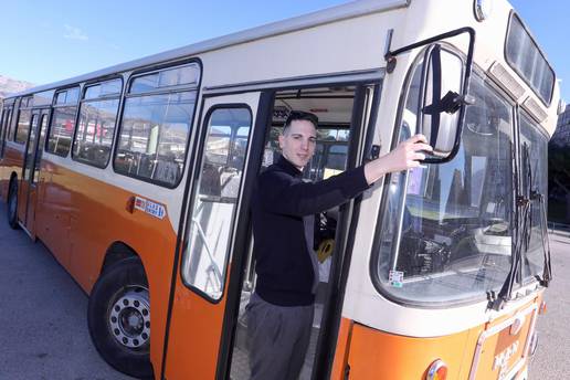 Splićanin Josip kupio retro bus star 43 godine: 'Problem mi je samo parking jer živim u centru'