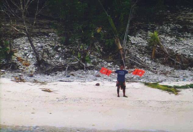 Zaglavili na osamljenom otoku: Na plaži su ispisali 'Upomoć'