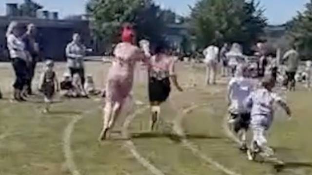 Sve za pobjedu: Britanka gurnula drugu majku na školskoj utrci i pobijedila ju