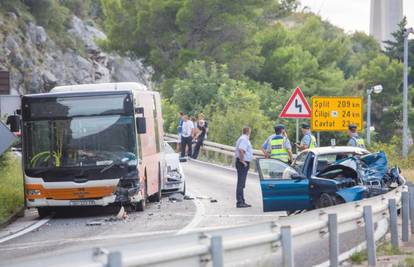 Kod Dubrovnika: Vozač auta poginuo u sudaru s busom
