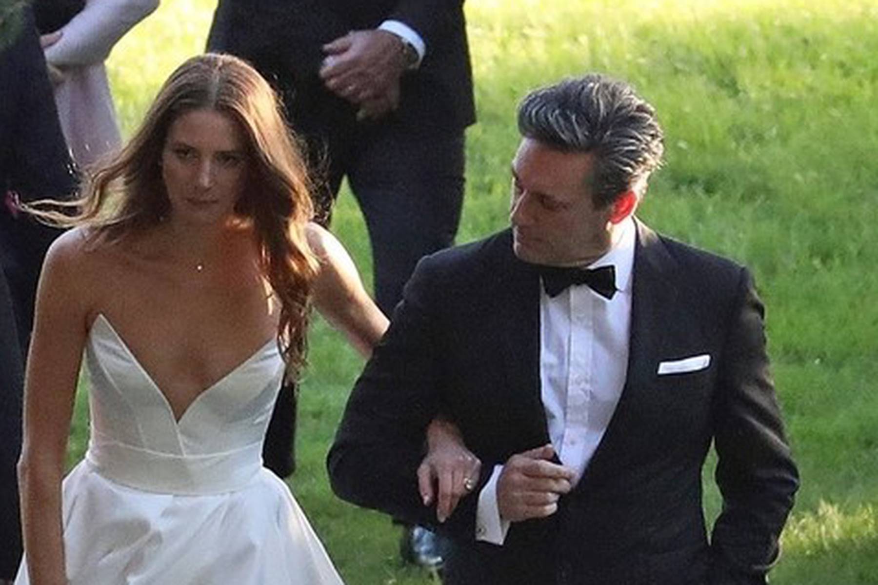 *PREMIUM-EXCLUSIVE* Jon Hamm marries Anna Osceola where the couple filmed the ‘Mad Men’ series finale