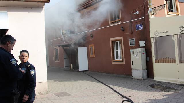 Slavonski Brod: Izbio  požar u poznatoj pivnici "Kuća Piva"