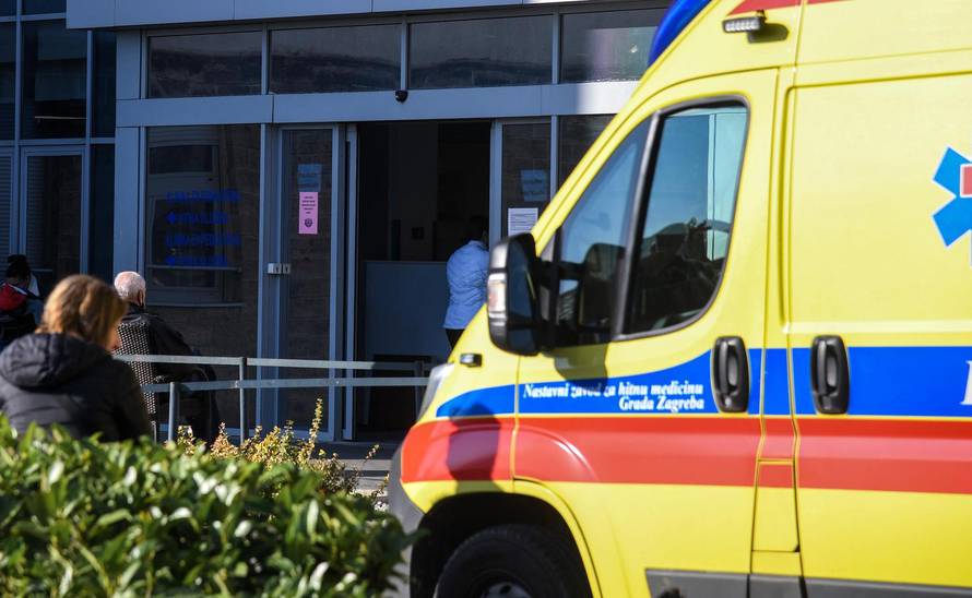 Ulaz u Hitnu službu bolnice Rebro