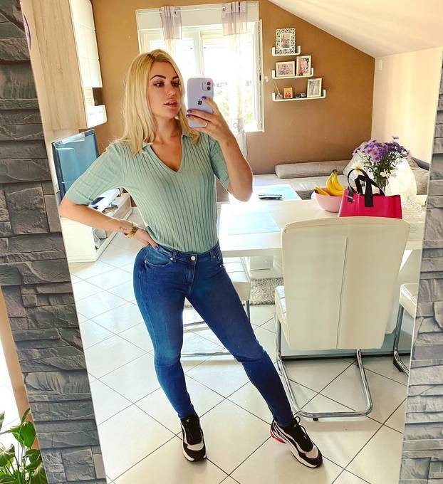 GALERIJA Sjećate se srpske policajke u badiću? Ljudi su joj pisali: 'Uhapsi me nježno...'