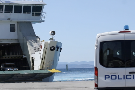 Zapovjednik trajekta na kojem je Bračanka rodila mrtvu bebu: Ubrzali smo koliko god možemo