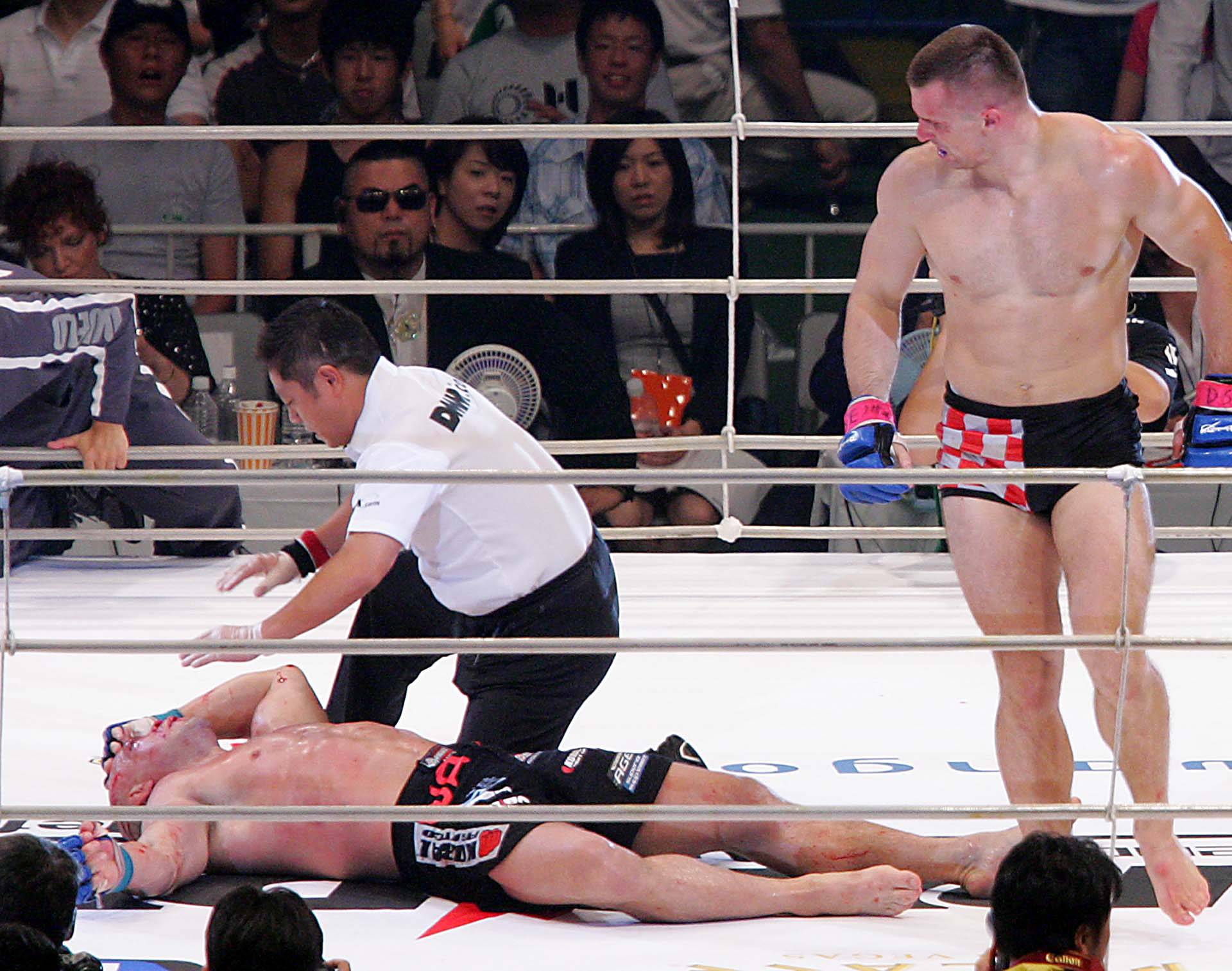 Kako je to Hunt preživio? Kad te Cro Cop pukne high kickom