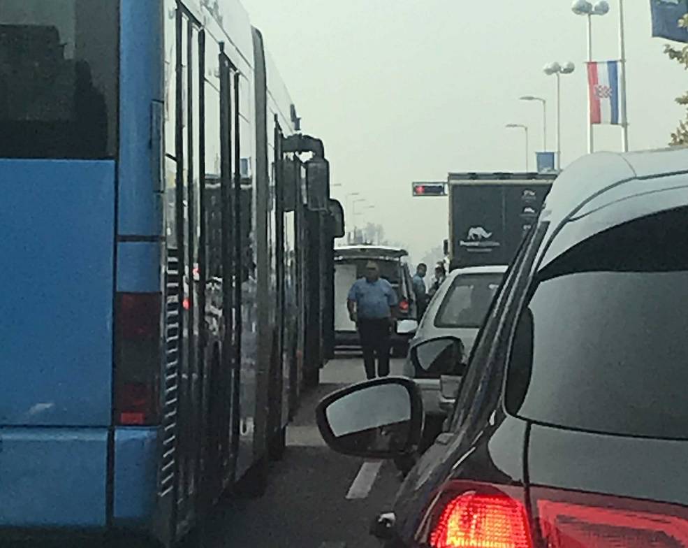 Totalni kaos u Novom Zagrebu: Dvije nesreće, promet blokiran!