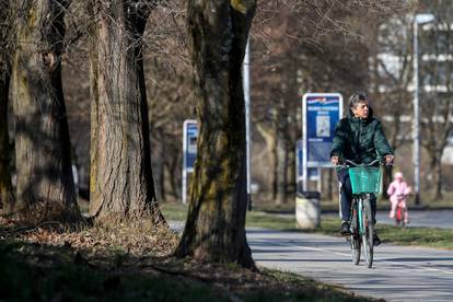 Zagreb: Sunčano i vjetrovito popodne na jezeru Jarun