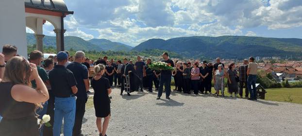 FOTO TUGA U KOTOR VAROŠU Pokopali Draganu (34) koja je poginula u buktinji kod Omiša