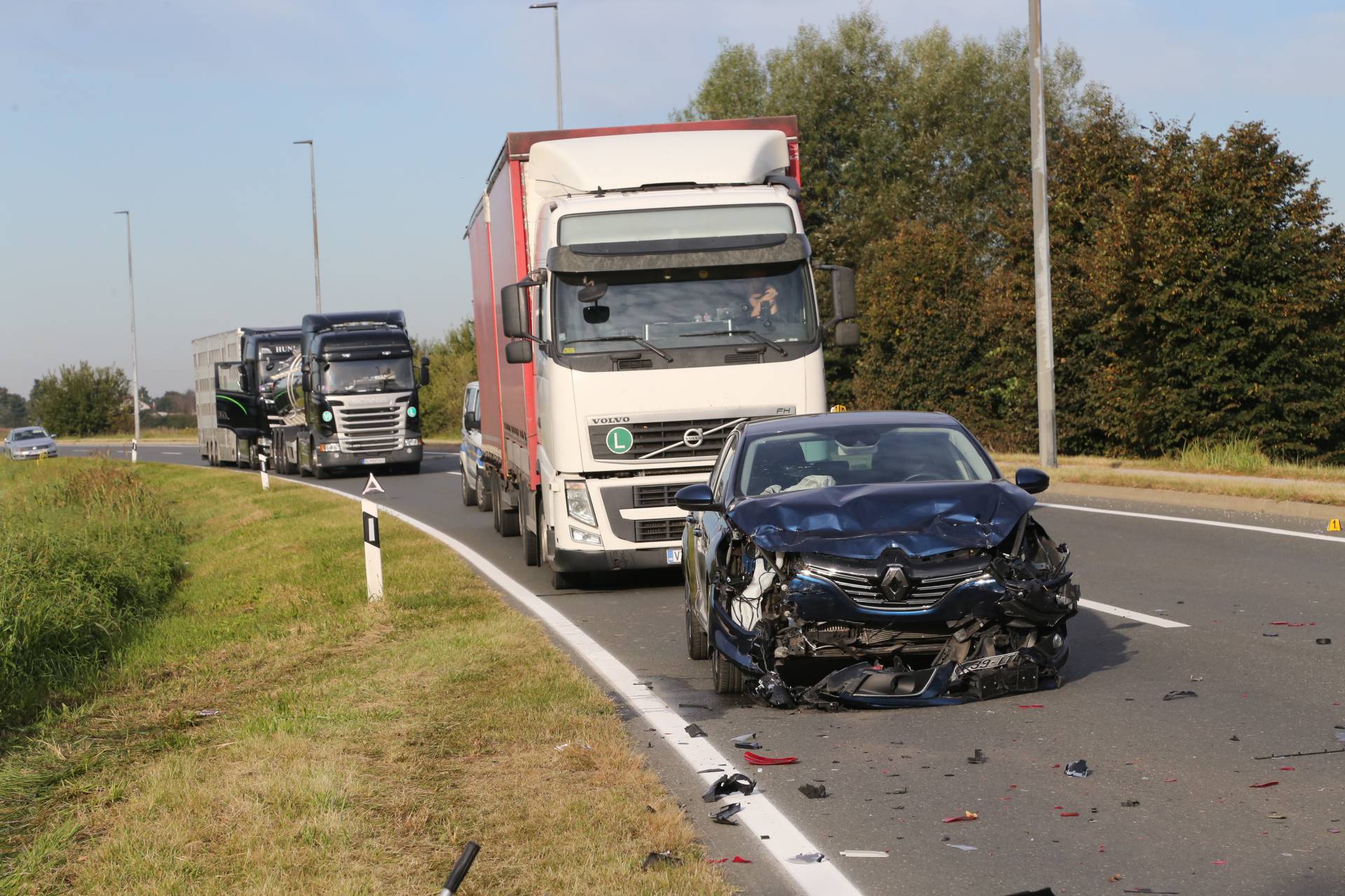 Sudarila su se tri automobila, jedna osoba je ozlijeđena...