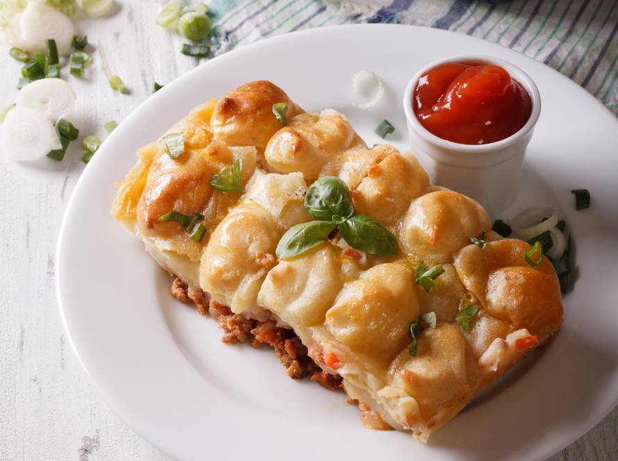 Fini složenac od pire krumpira, mljevenog mesa, rajčice i luka