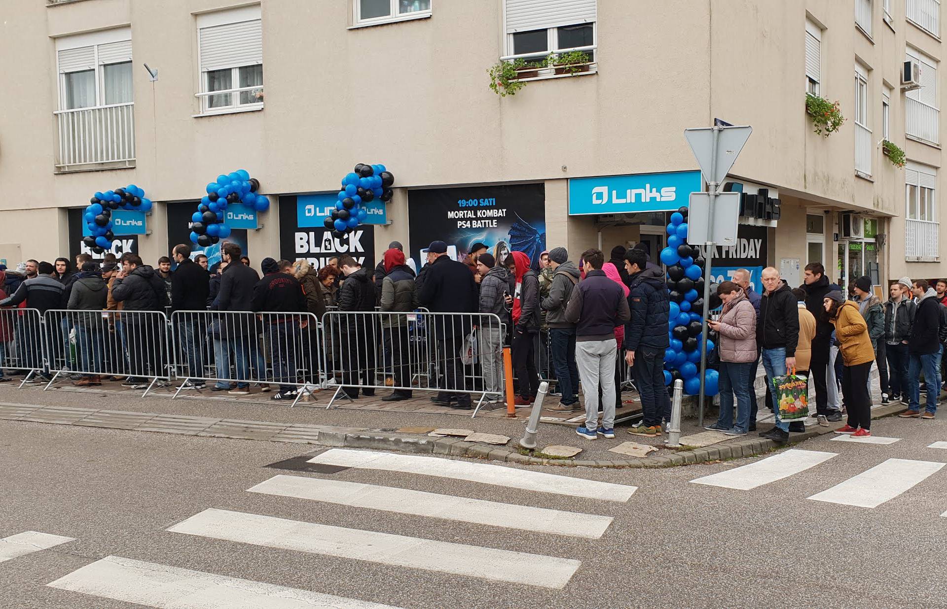 Black Friday ludilo u Zagrebu: U redu zbog jeftinih laptopa...