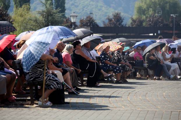 Visoke temperature nisu zaustavile vjernike da za blagdan Velike Gospe dođu u Mariju Bistricu