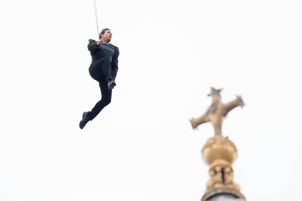 Tom Cruise jumps from the top of  St. Pauls Cathedral filming Mission Impossible - Fallout in Central London