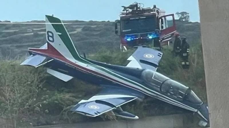 Tri akrobatska aviona imala su nesreću u Italiji: Dodirnuli su se tijekom jednog od letova? 15 gqrqlazwcaa5ekq.png