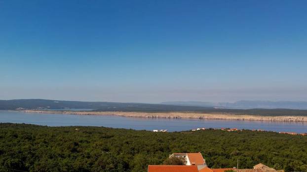 FOTO Ovaj predivan kameni dvorac s bazenom se prodaje za manje od 2 milijuna eura!