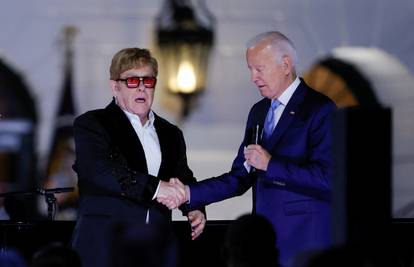 Rocketman u Bijeloj kući: Elton John nastupom pod otvorenim nebom rasplakao Bidena