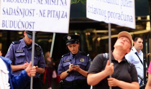 Protiv Papina dolaska 50-ak ljudi prosvjedovalo u Zagrebu