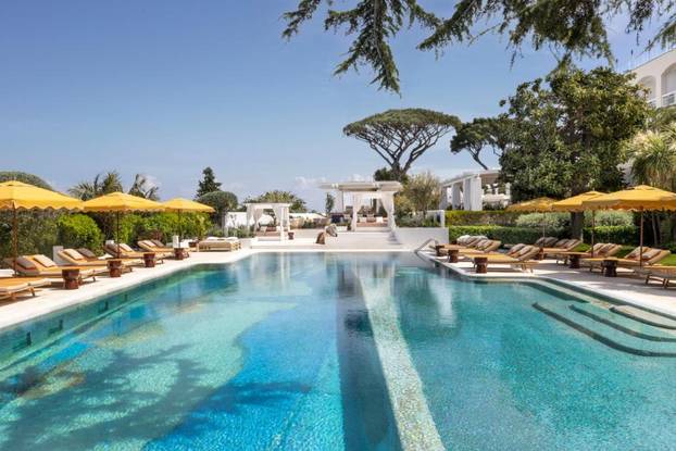 Biste li dali 1200 eura za noć u hotelu s privatnom plažom? Čekajte dok ne zavirite unutra!