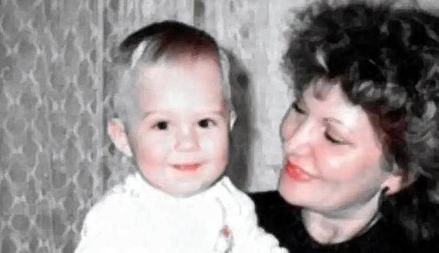 Prepoznajete li dječaka na fotografiji? Danas je jedna od najvećih zvijezda na Balkanu