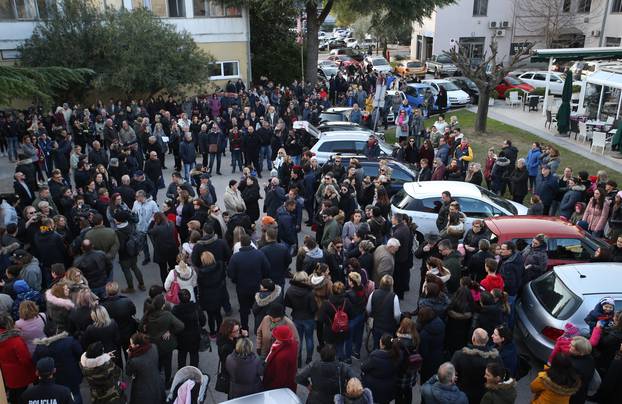 Prosvjed graÄana zbog rada Doma zdravlja i Hitne pomoÄi u MetkoviÄu