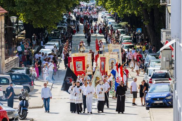 Procesijom i misom obilježena je središnja proslava blagdana Velike Gospe u Sinju