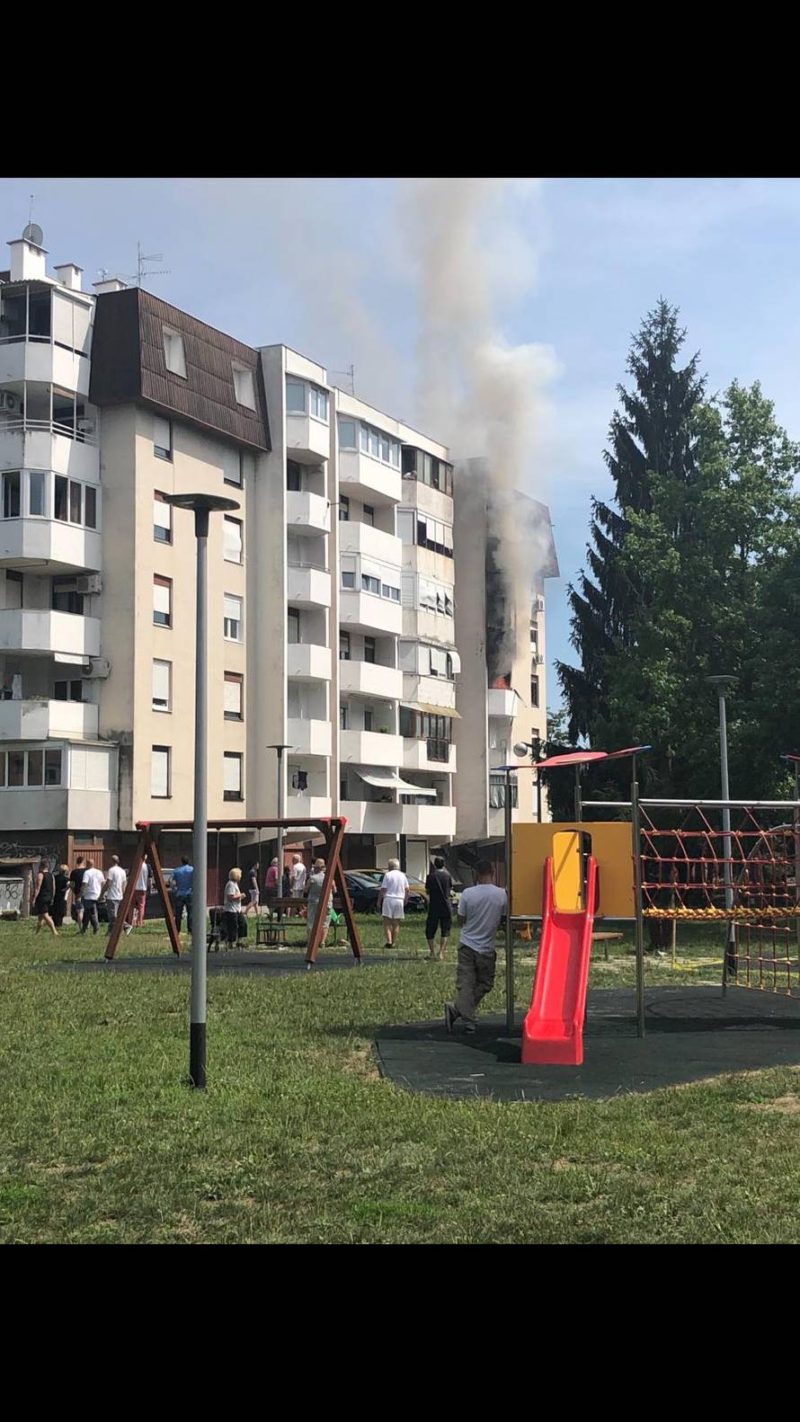 Eksplozija u stanu u Stenjevcu, vatrogasci spasili četvero ljudi