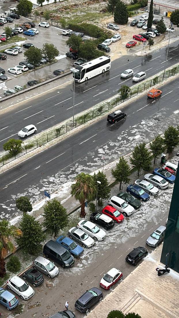 FOTO Split kao nakon tornada! Ovo je prognoza za danas: Za tri regije upalili alarm zbog oluje