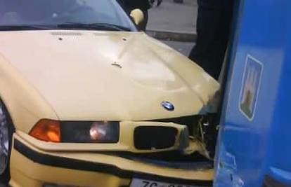 Zagreb: BMW-om udario tramvaj, ozlijeđenih nema
