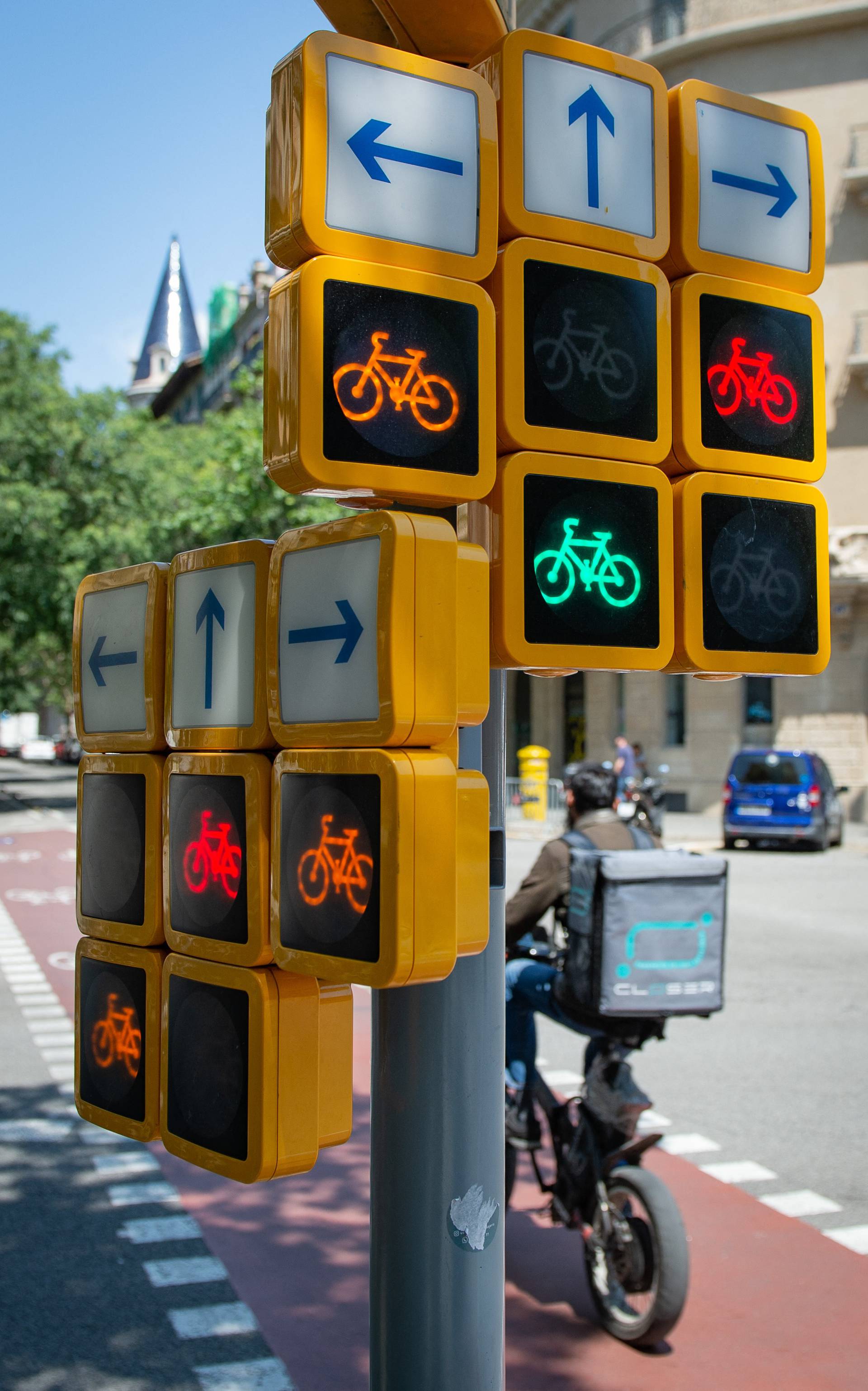 New traffic light system starts to operate in Barcelona